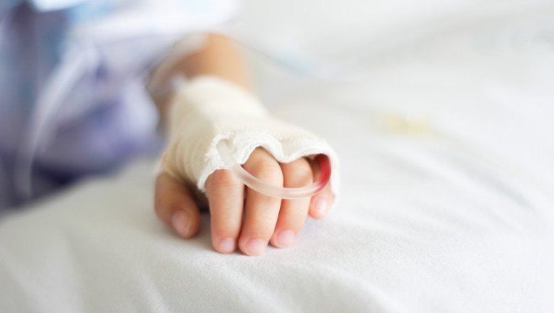 Gherla: fetiță de 9 ani, trimisă acasă de la urgențe cu un Nurofen, după ce s-a simțit rău la școală