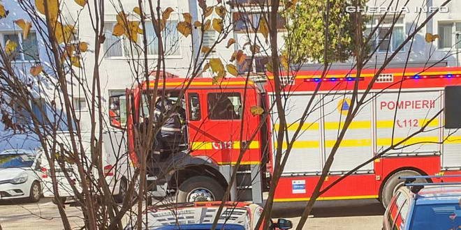 Gherla: miros de gaz la un bloc de locuințe de pe strada Plugarilor, intervin pompierii