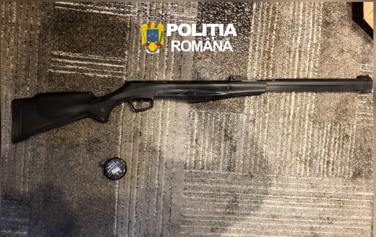 Ghimbav: polițiștii au ridicat 2 arme și peste 130 de articole pirotehnice
