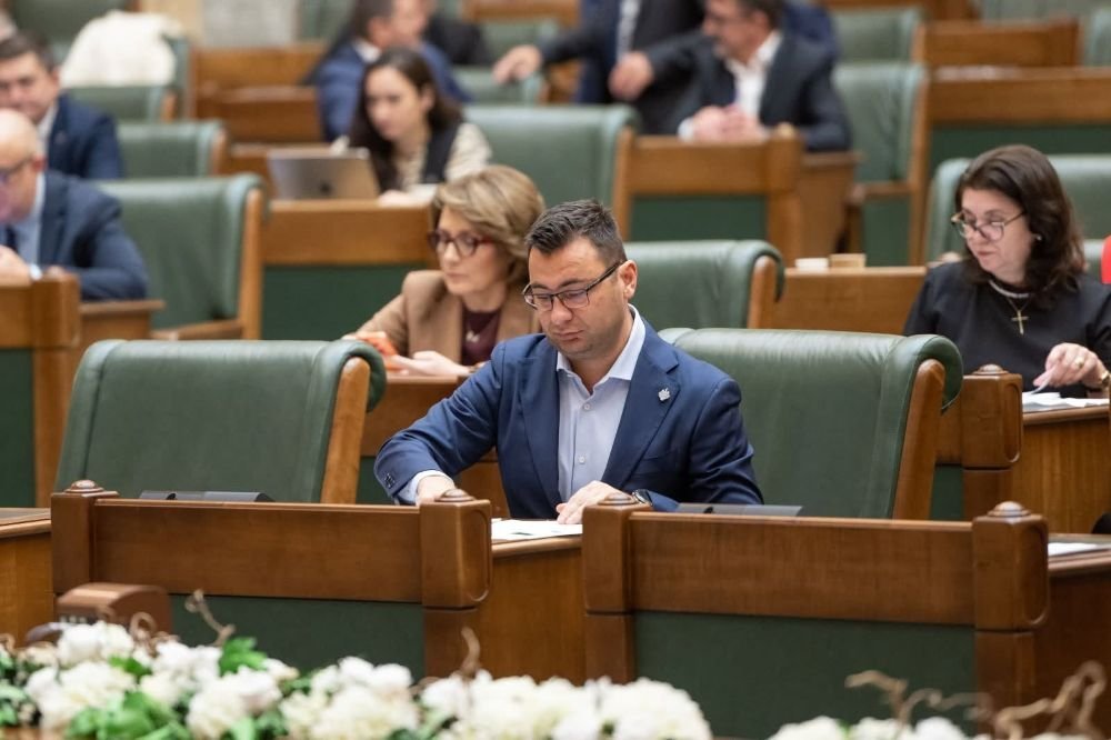 Glad Varga acuză pe Sorin Grindeanu că dictează agenda premierului Luca Niculescu