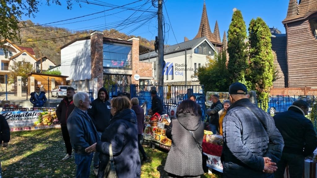 Grădina Radio Cluj s-a transformat într-un minisat cu 35 de producători și 300 de porții gratuite
