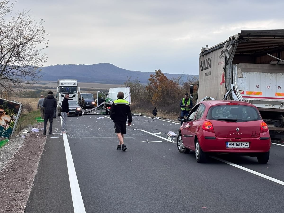 Grav accident rutier între Vlădeni și Perșani: șoferul e rănit, traficul este blocat