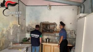 Grazzano Badoglio: 15 români plătiți cu 2 euro pe oră și cazați pe saltele, descoperiți de carabinieri