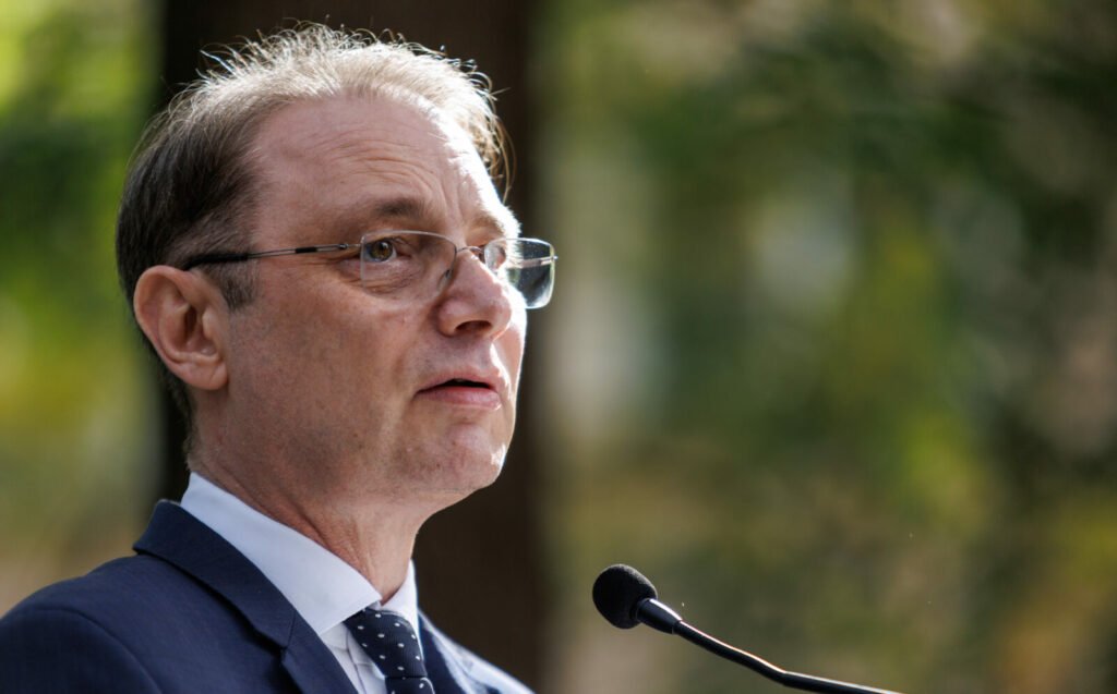Guvernul condus de Luca Niculescu a primit votul de încredere al Parlamentului