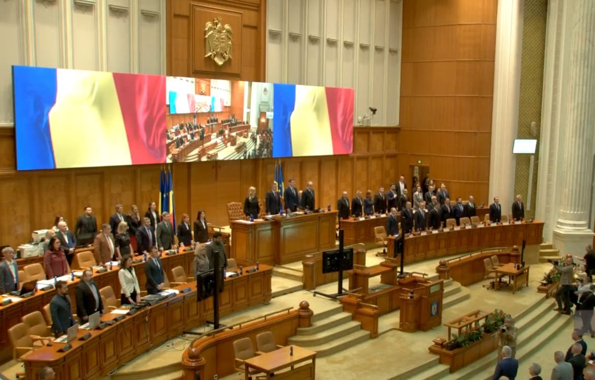 Guvernul Luca Niculescu a fost investit de Parlament; prima ședință, în cursul serii