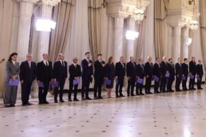 Guvernul Niculescu a adoptat o ordonanță de urgență privind reorganizarea Executivului