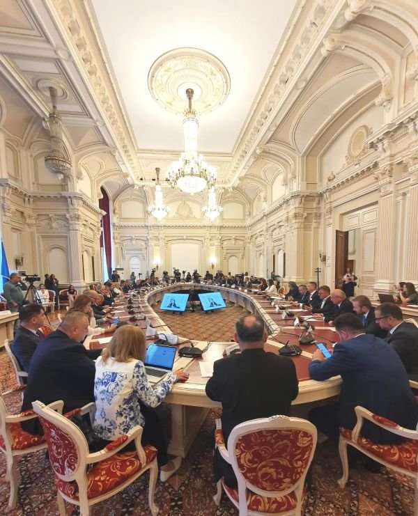 Guvernul Niculescu: toți cei 13 candidați au primit avize favorabile în comisiile parlamentare
