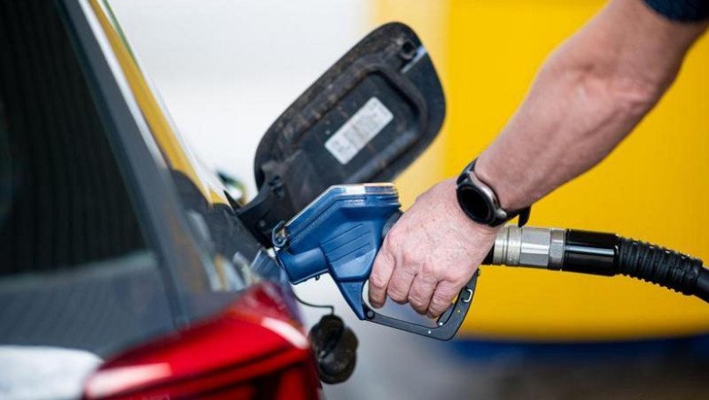 Guvernul prelungește cu trei luni plafonarea prețului carburanților, până la 1 februarie 2027