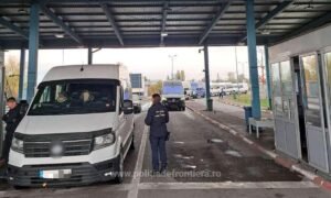 Halmeu: remorcă tractată de un microbuz ucrainean, cu plăcuțe care nu permit circulația; dosar penal