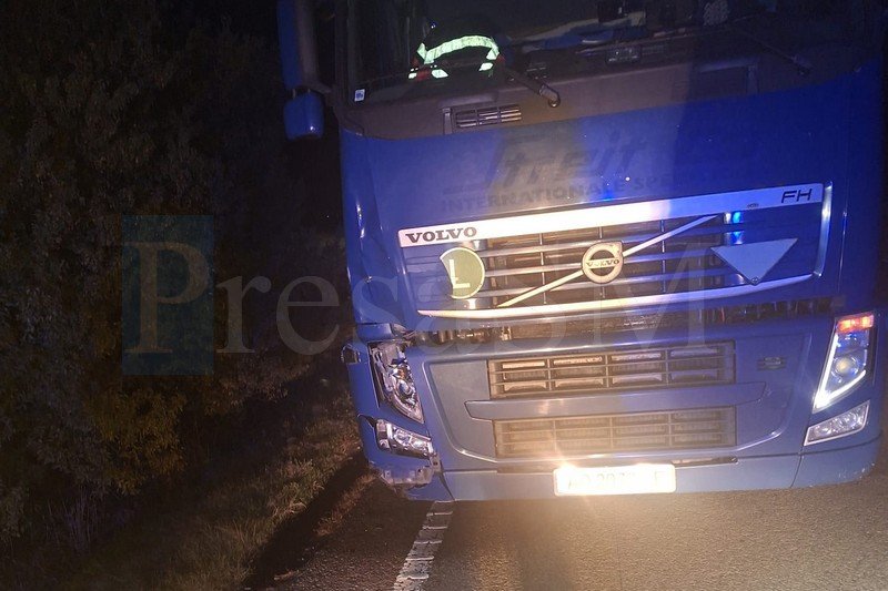 Halmeu - Turulung, pe DN1C: bărbat de 35 de ani, mort după ce a fost lovit de un TIR