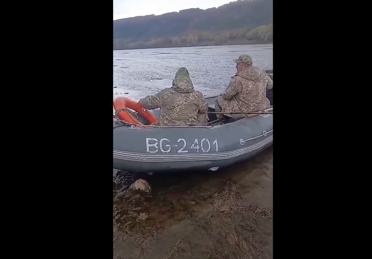 Holoșnița: ucrainean lovit cu vâslele de grăniceri când înota peste Nistru; doi agenți, reținuți