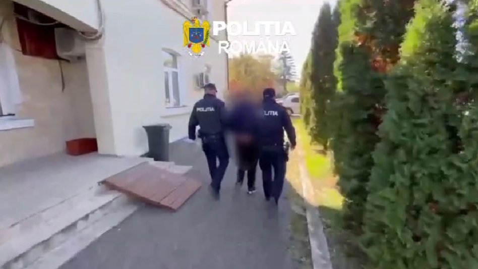 Huedin: 10 table interactive dispărute dintr-o școală, prejudiciu de peste 360.000 lei; doi bărbați reținuți