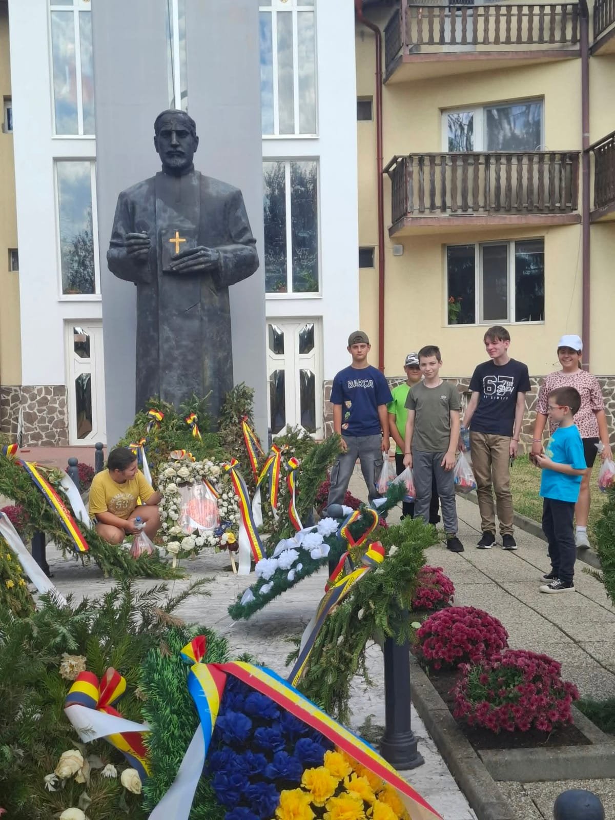 Huedin: copiii au descoperit viața și jertfa protopopului martir Aurel Munteanu, la un atelier educativ