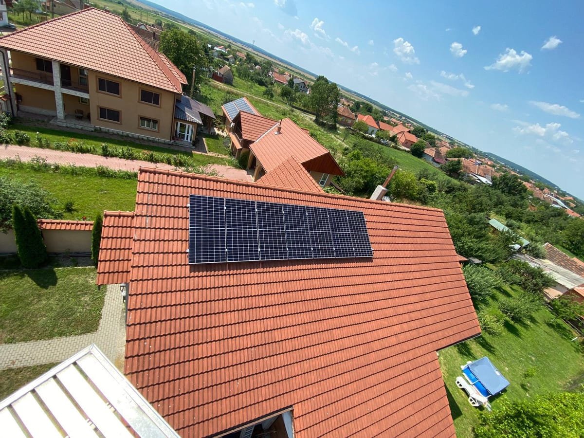 Hunedoara: 15,6 milioane de euro pentru comunități de energie, cu panouri fotovoltaice și pompe de căldură
