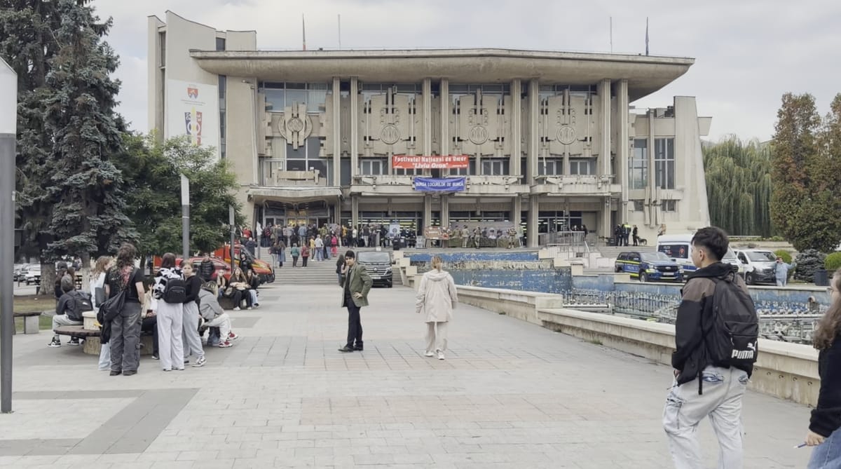 Hunedoara: 900 de hunedoreni au participat la bursa AJOFM, 145 au fost selectate pentru încadrare în muncă