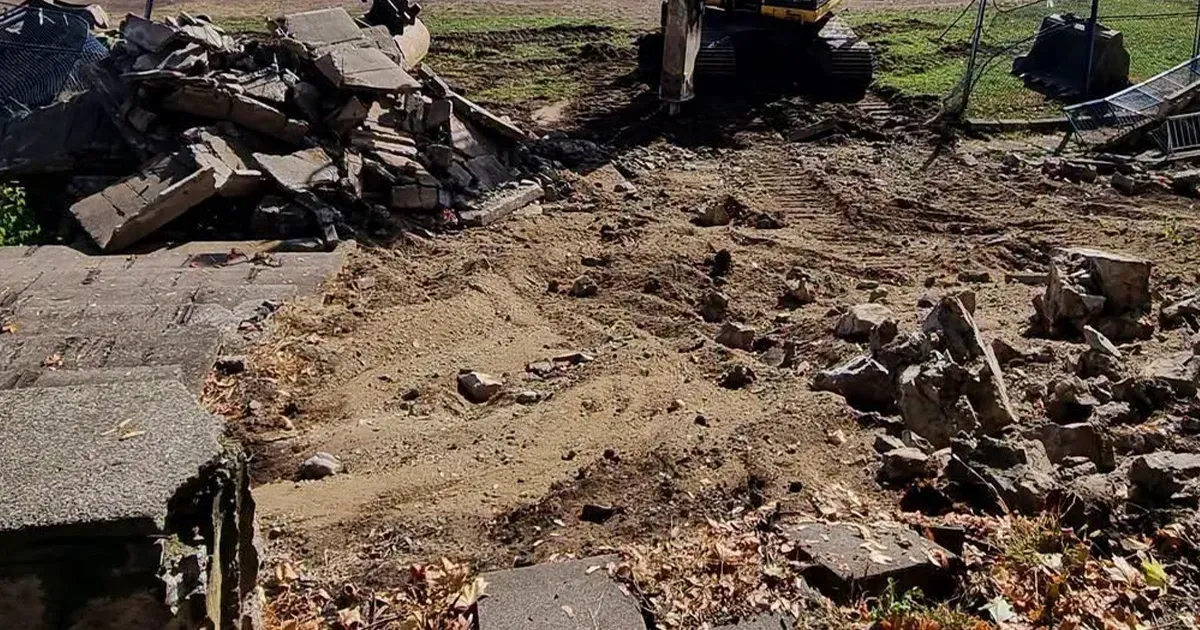 Hunedoara: a început demolarea stadionului Corvinul, care va fi înlocuit cu o arenă nouă