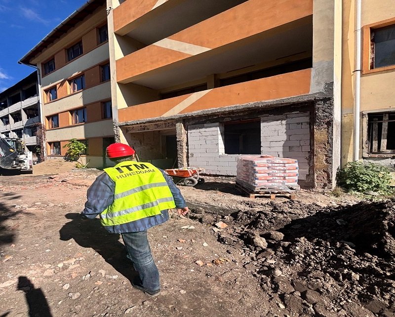 Hunedoara: amenzi de 184.000 de lei pe șantiere. Trei persoane găsite muncind fără forme legale