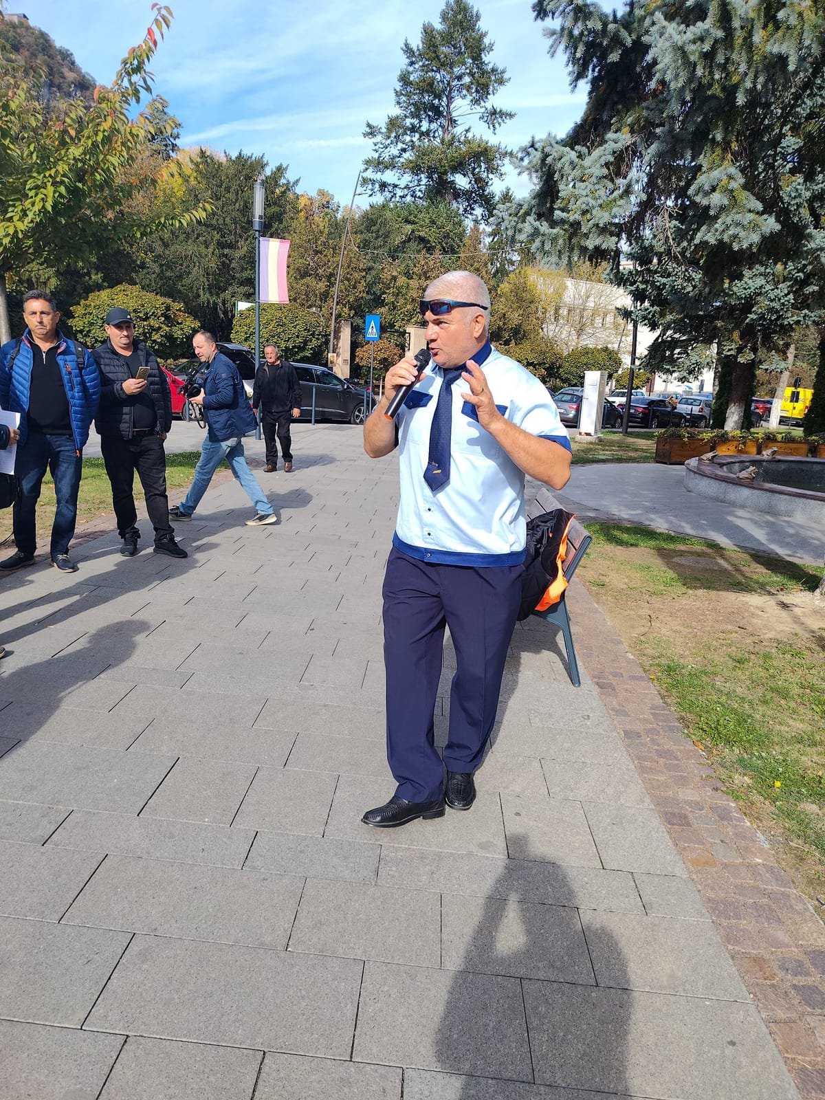 Hunedoara: angajații CFR Marfă protestează la Prefectură după patru luni fără salarii integrale