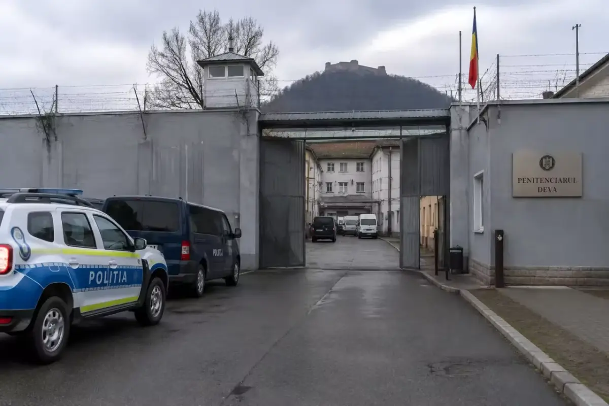 Hunedoara: peste 100 de condamnați aflați în libertate, găsiți de polițiști în primele nouă luni
