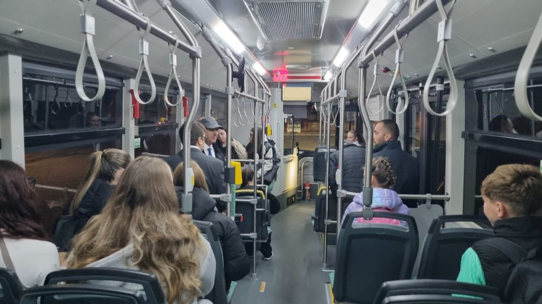 Hunedoara – Teliuc: din joi circulă autobuze electrice noi pe o linie nouă, finanțată prin PNRR