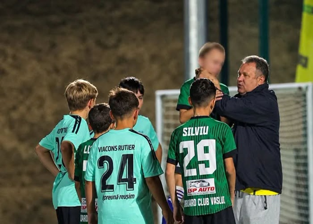 Huși: antrenor acuzat că a agresat un junior de 13 ani, în timpul unui meci de fotbal