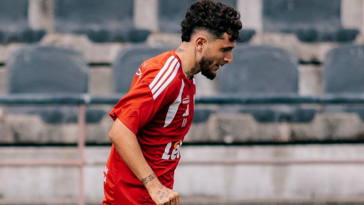 Ianis Stoica, ignorat de Hagi, a ratat un penalty la Estrela Amadora, învinsă 0-1 de Arouca