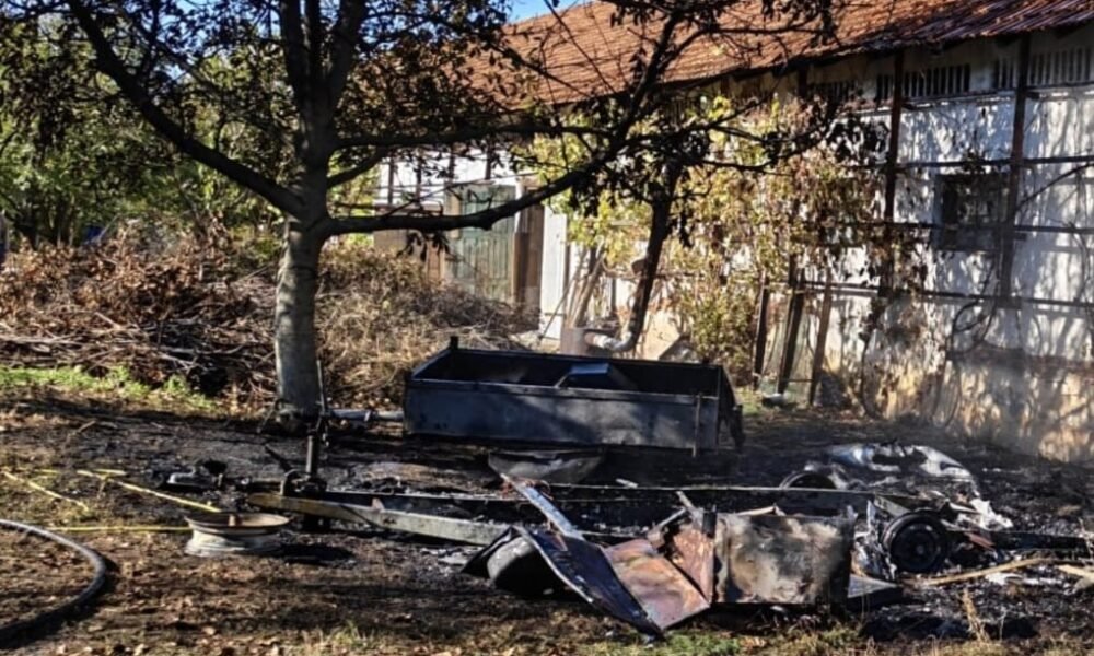 Ilia: incendiu într-o gospodărie, o anexă și o remorcă au fost distruse de flăcări