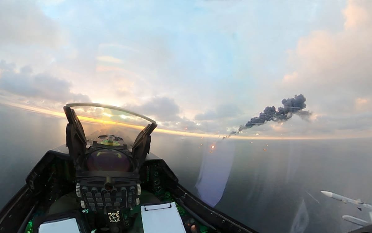 Imagini în premieră cu avioanele F-16 românești care lovesc o dronă rusească Geran