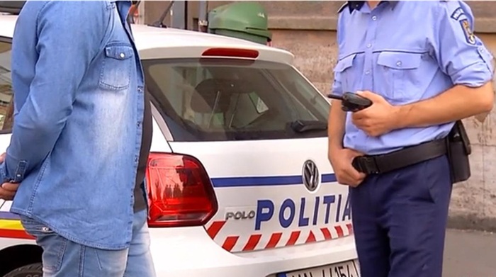Impact între două mașini în Timiș. Unul dintre șoferi a părăsit locul accidentului