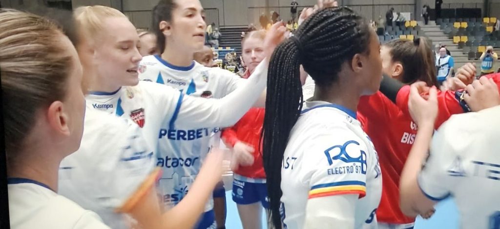 În Danemarca, Gloria Bistrița a învins pe Nykobing, 38-35, în grupele EHF Champions League