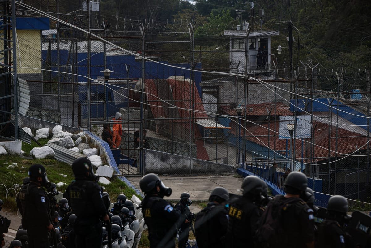În Ecuador, opt deținuți au fost uciși în revoltele din închisorile Cotopaxi și Pichincha