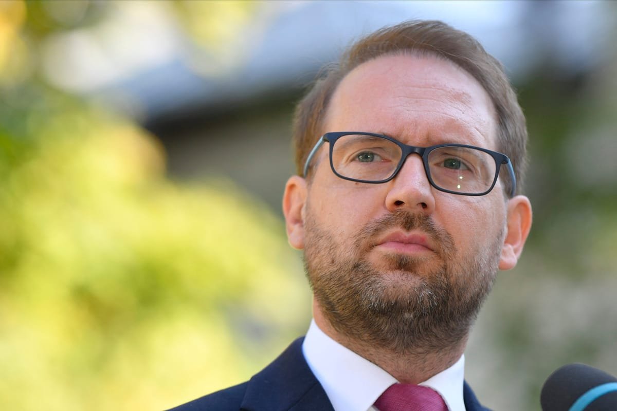 „În favoarea cui o să dezuserizeze Grindeanu?”. Dominic Fritz: PSD vrea să scape de cei care au început să schimbe regul