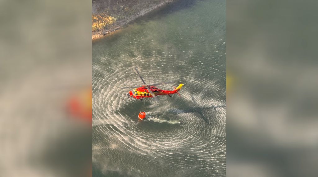 Incendiu de amploare în Parcul Național Domogled-Valea Cernei: intervenție cu trei elicoptere Black Hawk