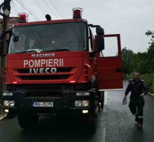 Incendiu la Turnu: Ard două anexe gospodărești