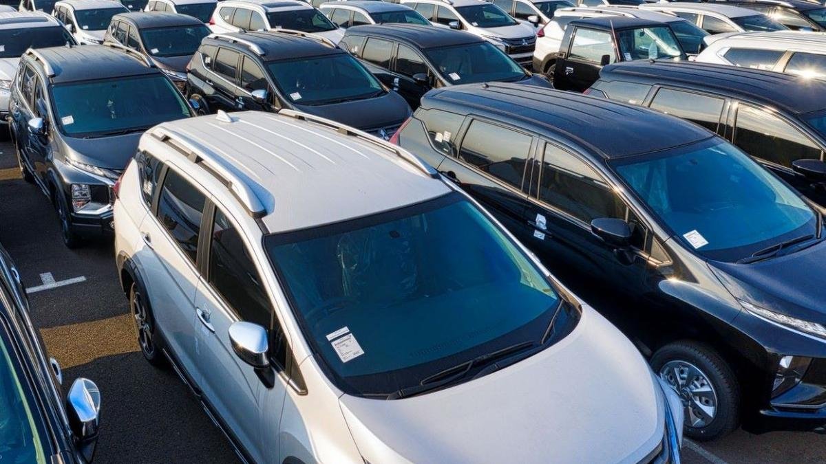 Instituțiile statului vor să cumpere mașini de 9,3 milioane de lei, ocolind interdicția din ordonanță