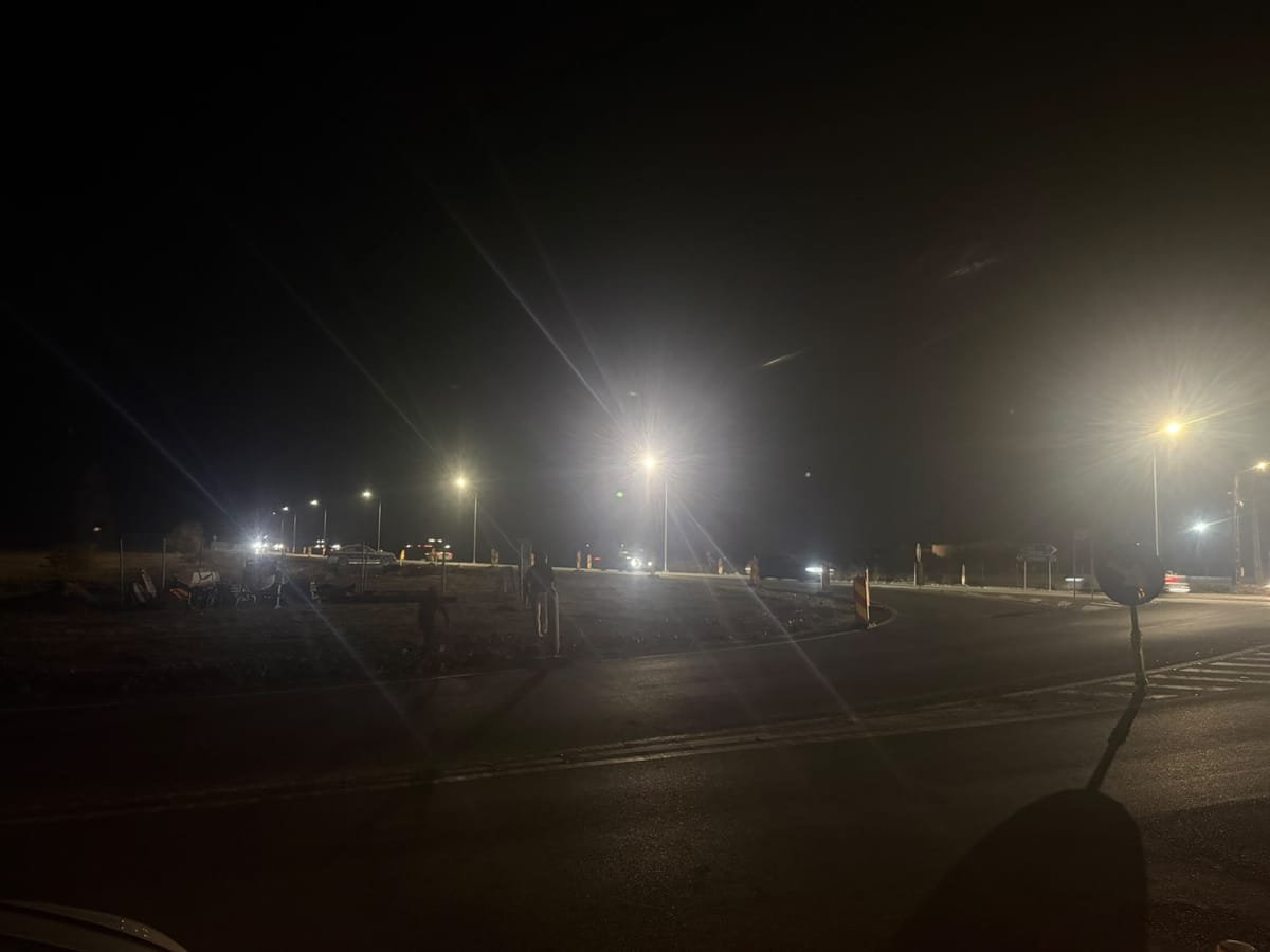 Intersecția centurii Lugojului cu strada Tapiei a fost iluminată. Giratoriul se finalizează în martie 2027
