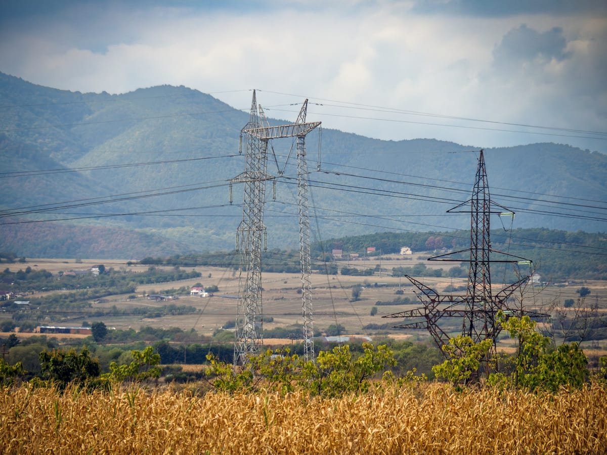 Întreruperi de curent în Rusi și Avrig: ore fără energie electrică pe 15 octombrie