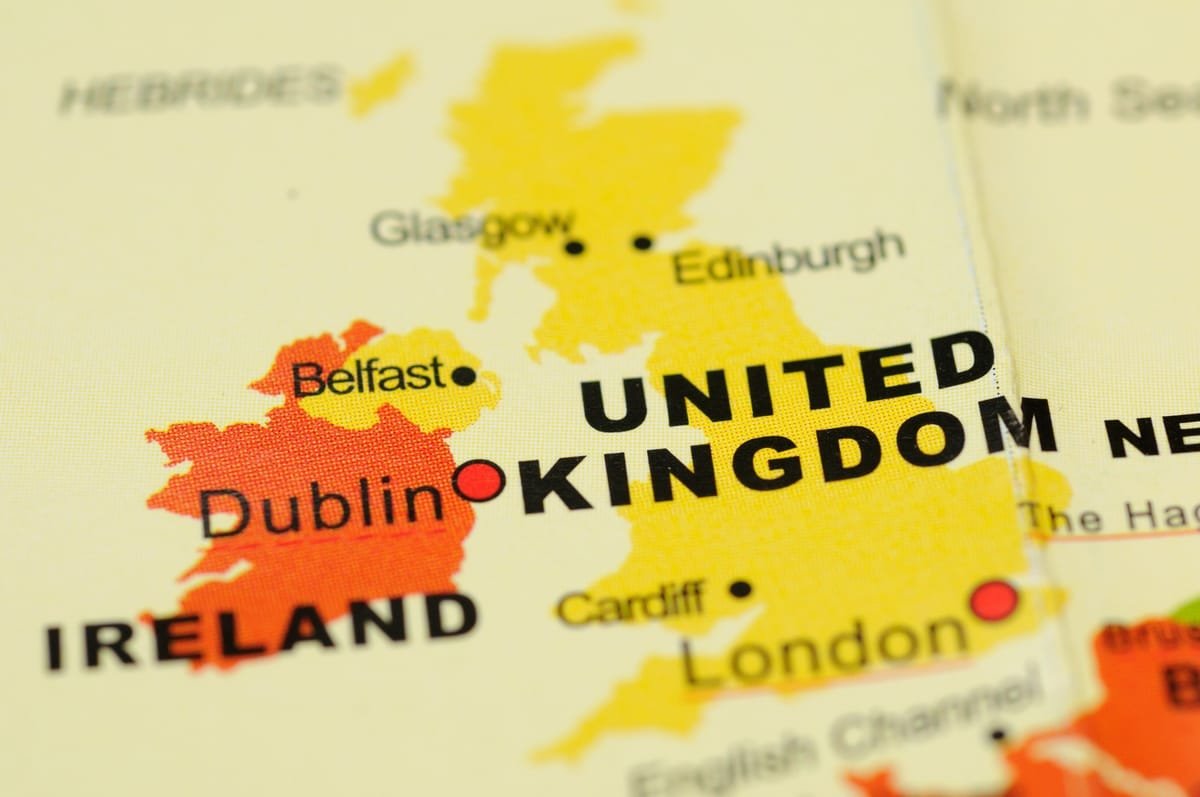 Irlanda de Nord: 160 de școli evacuate după un e-mail cu amenințare cu dispozitiv exploziv