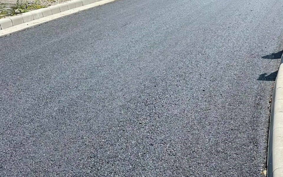 Joi, 15 octombrie, se fac lucrări de asfaltare pe strada Brazilor din Ocna Mureș, între 08:30 și 18:00