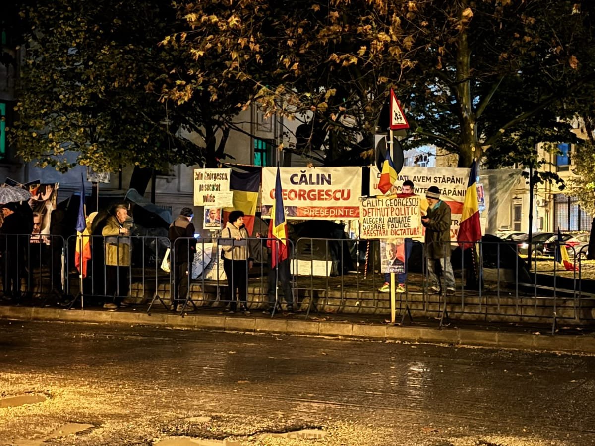 La Arestul Central, 30 de manifestanți scandează „Dosar fabricat, Călin nevinovat