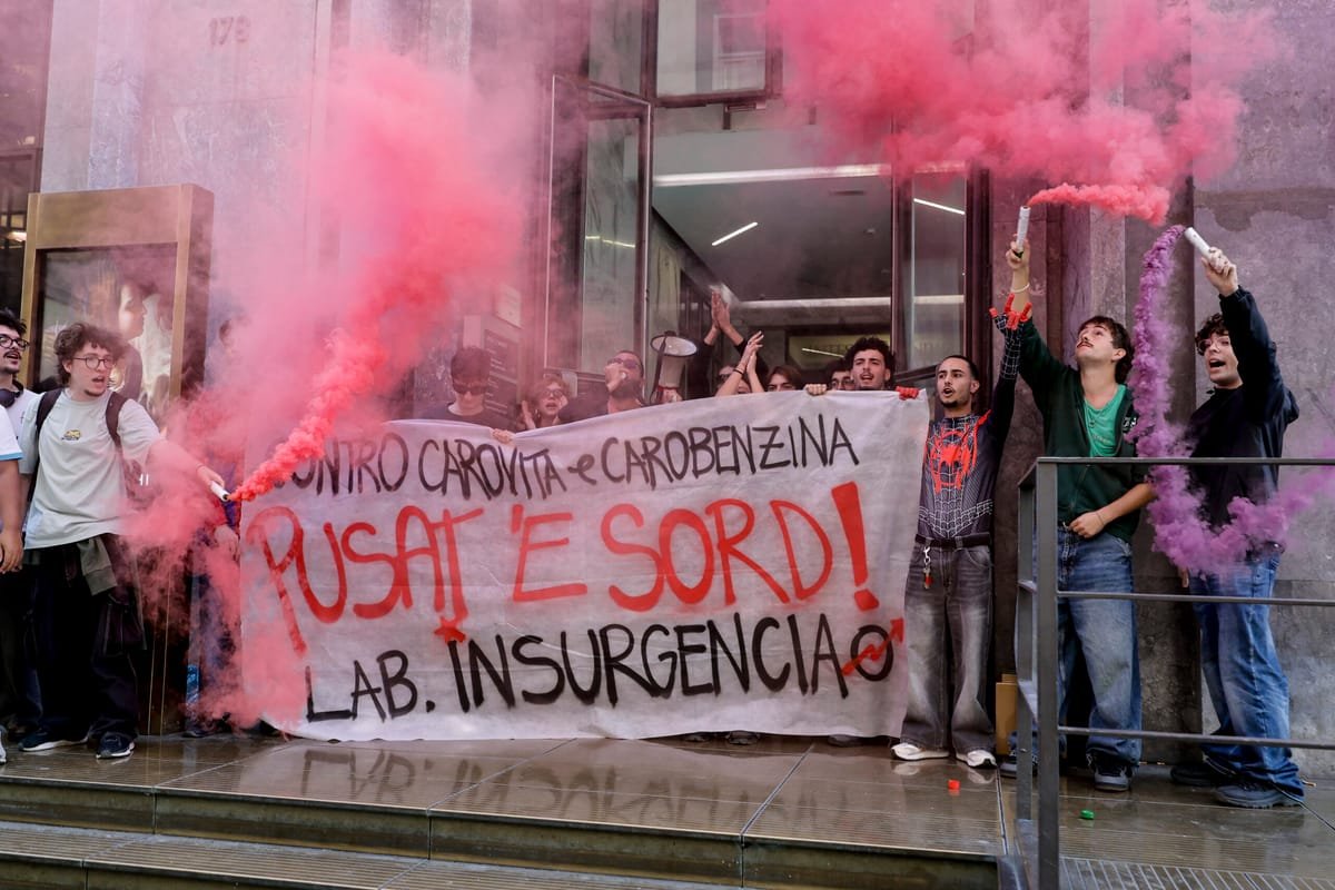 La Bologna, confruntări cu poliția în protestele a mii de tineri din Italia împotriva scumpirii vieții