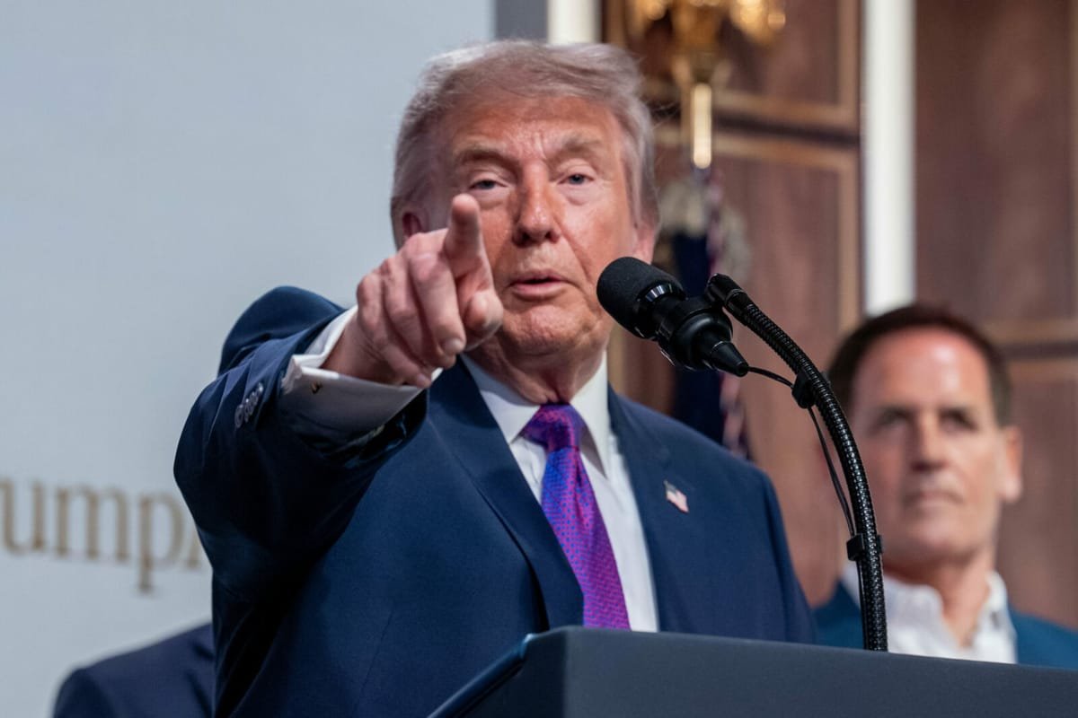La Daytona Beach, Trump i-a spus unui protestatar „Taci din gură!” și a fost scos din sală