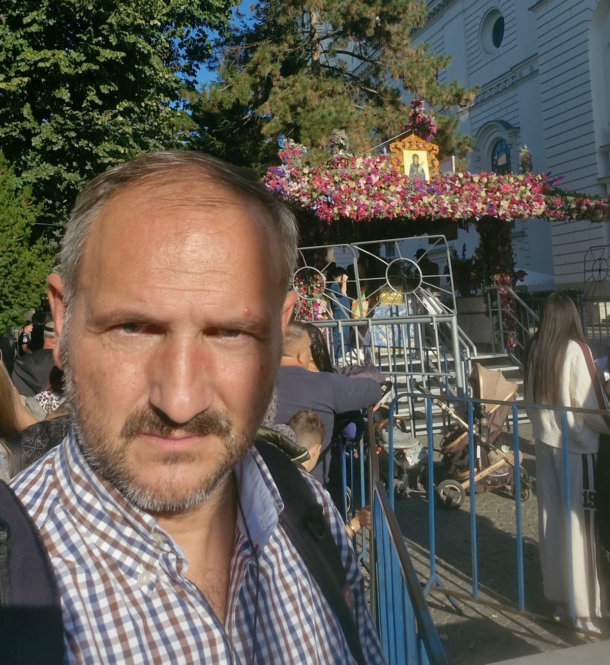 La Iași, sute de mii de pelerini stau la rând pentru moaștele Sfintei Parascheva