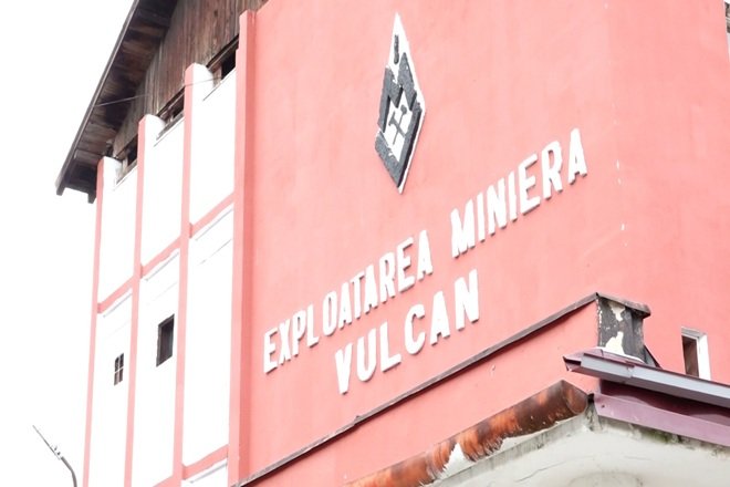 La Mina Vulcan, 16 ortaci sunt autoblocați în subteran, la fața locului