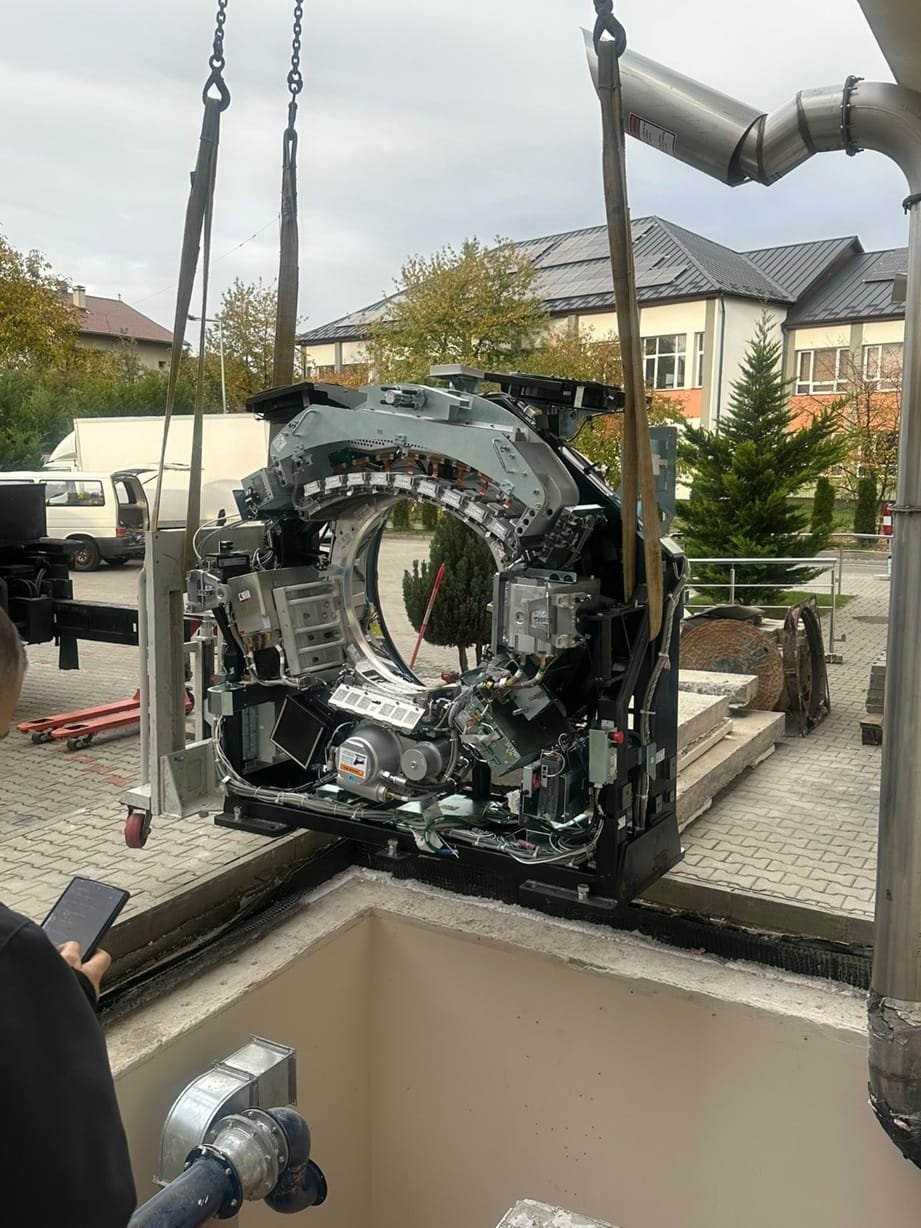 La Policlinica Nouă SANOVIL a început instalarea unui computer tomograf GE, cel mai modern din județ