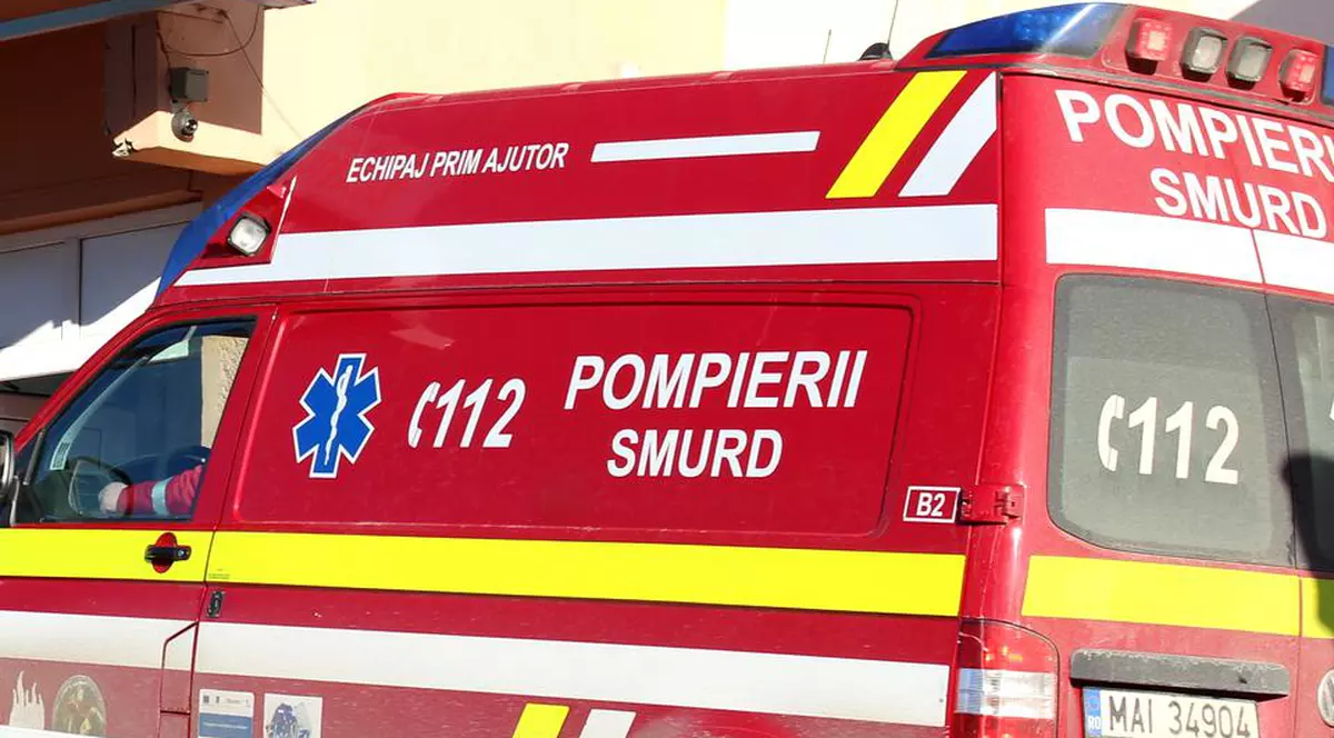 Lângă Târgu Mureș, trei mașini implicate într-un accident. O persoană, dusă la spital