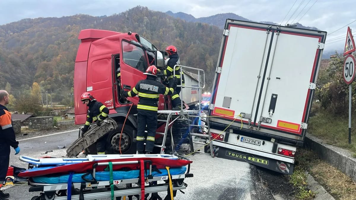 Lazaret, pe DN7: două femei au murit și un tânăr a fost rănit într-un accident cu un TIR