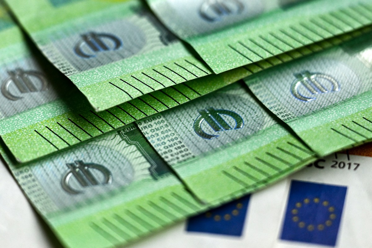 Leul s-a apreciat în raport cu euro: un euro costă 5,3414 lei, cu 0,56 bani mai puțin decât ieri