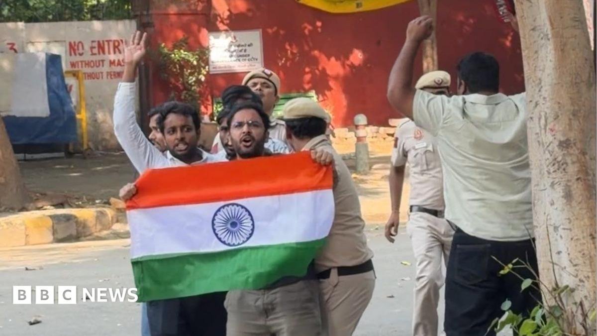 Liderii „cockroach” din India, reținuți după ce au intrat în locul de protest blocat