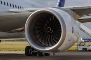Lima: un motor al unui avion Airbus A320 LATAM a luat foc înainte de decolare, pasagerii au fost evacuați